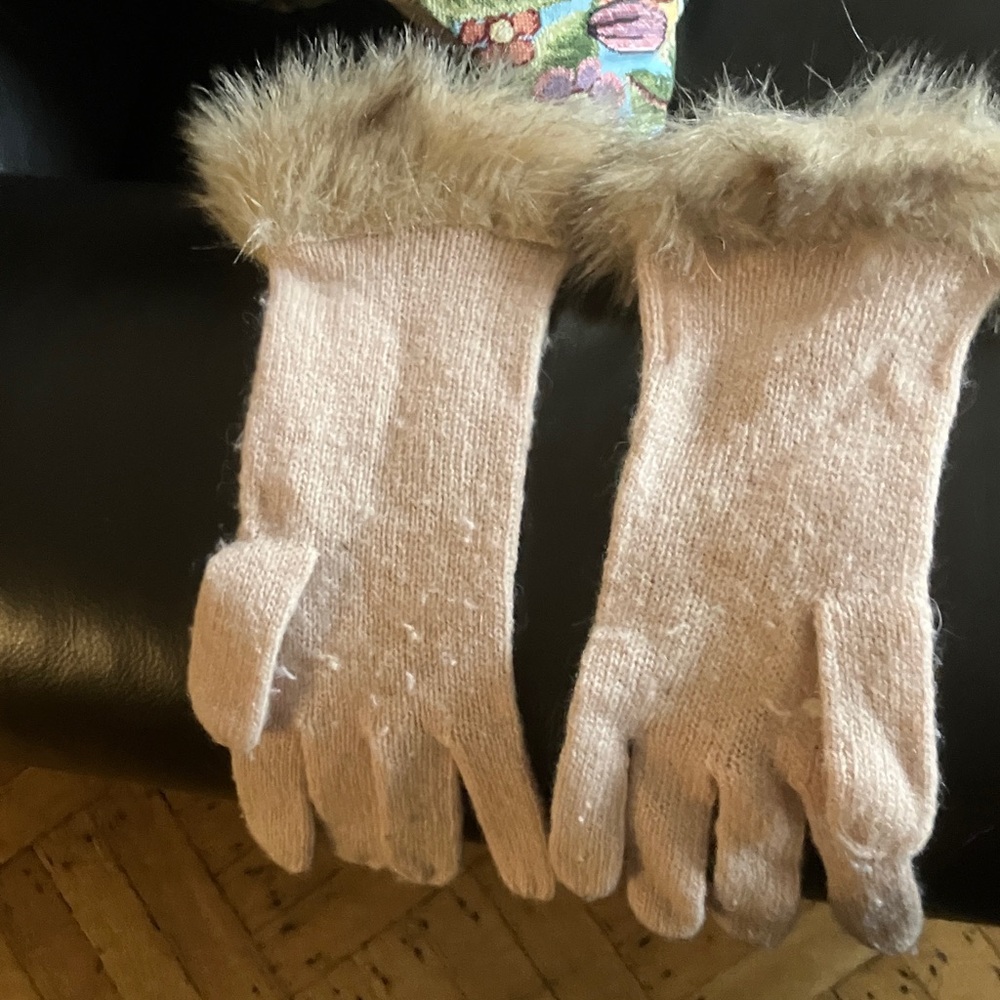 H&M pastel rose (nude) gloves with Fur Trim